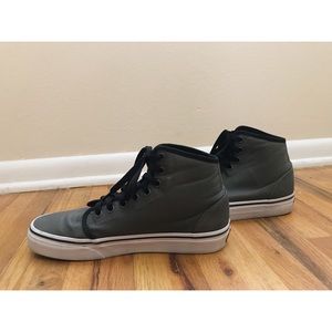 Grey high top vans👟🌻